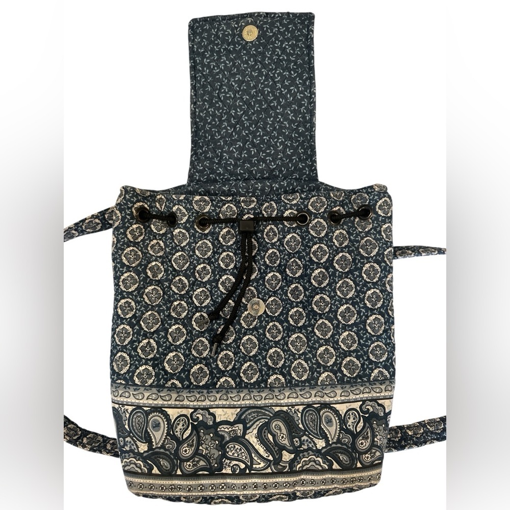 Vera Bradley Provencal Blue Quilted Drawstring Backpack Navy Paisley Retired EUC - Picture 3 of 6